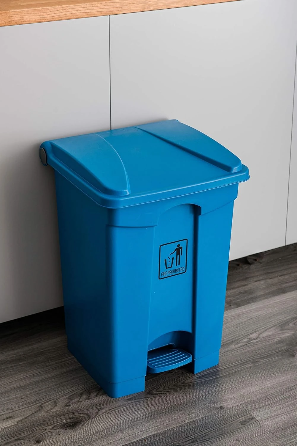 JanSan Front Step-On Polypropylene Bin 45L with Lid Blue